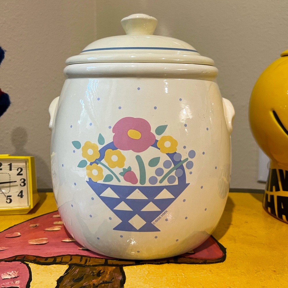 Vintage 1986 flower/fruit basket canister